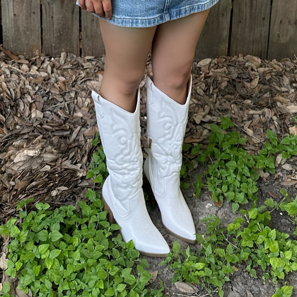 🆕 Women's White Faux Leather Cowboy Western Boots | Embroidered Festival Style